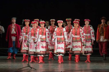 DNIPROPETROVSK, UKRAINE - 3 Nisan 2016: Folklor Topluluğu Üyeleri