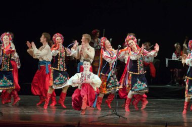DNIPROPETROVSK, UKRAINE - 3 Nisan 2016: Folklor Topluluğu Üyeleri