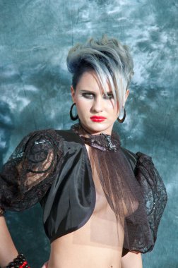 DNEPROPETROVSK, UKRAINE - 28 Mart 2008 'de Ukrayna' nın başkenti Dnepropetrovsk 'ta kuaförlük, tırnak estetiği dallarında kulise hazırlanır ve UKRAINE' ın Genç Yetenekleri 'ni çeker.