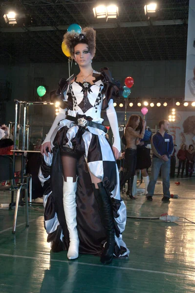 Dnepropetrovsk Ukraine Mars Model Prépare Les Coulisses Championnat Sur Coiffure — Photo