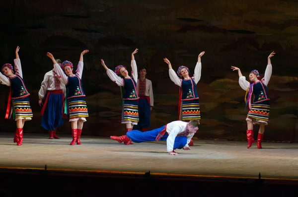 Dnipropetrovsk Ukraine Listopad Członkowie Zespołu Folklorystycznego Slavutych Wykonują Ukraine Państwowym — Zdjęcie stockowe