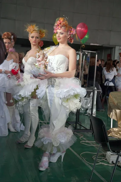 Dnepropetrovsk Ukrajina Březen Modely Vystoupí Během Mistrovství Kadeřnictví Nehty Estetiky — Stock fotografie