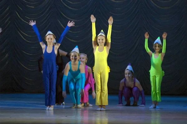 Dnipropetrovsk Ukraine December Unidentified Girls Ages Years Old Perform Dance — Stock Photo, Image