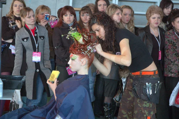 Dnepropetrovsk Ukraine March Stylist His Model Prepar Championship Hair Dressing — 스톡 사진