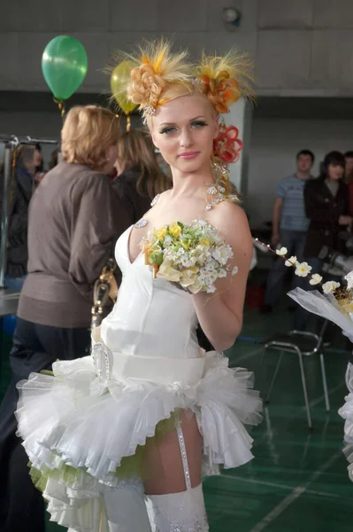 Dnepropetrovsk Ukrajina Březen Model Připravuje Zákulisí Mistrovství Kadeřnictví Nehtovou Estetiku — Stock fotografie