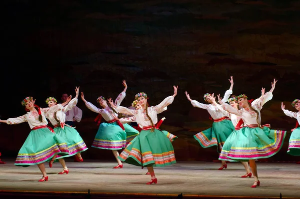 Dnipropetrovsk Ucraina Novembre Membri Del Folklore Ensemble Slavutych Esibiscono Ucraina — Foto Stock