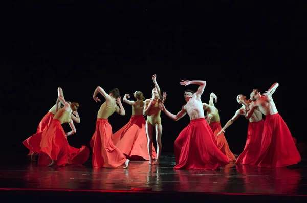 Dnipropetrovsk Ukraine May Уніфіковані Танцюристи Виконують Sacred Spring Державному Театрі — стокове фото