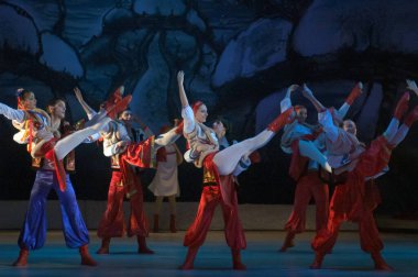 DNEPROPETROVSK, UKRAINE - JANUARY 06: Dnepropetrovsk Opera ve Bale Tiyatrosu 'nun Dnepropetrovsk, Ukrayna' da gerçekleştirdiği Noel balesinden önceki gece.