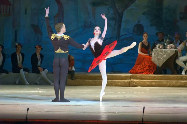 Dnepropetrovsk Ukraine Februari Leden Van Dnepropetrovsk Staatsopera Ballet Theater Treden — Stockfoto