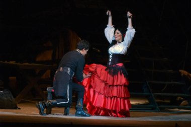 DNEPROPETROVSK, UKRAINE - 1 Haziran: Dnepropetrovsk Devlet Opera ve Bale Tiyatrosu üyeleri 1 Haziran 2014 'te Dnepropetrovsk, Ukrain' de CARMEN gösterisi yaptılar