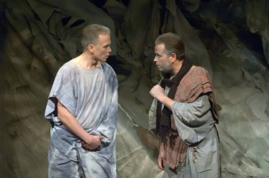 DNIPROPETROVSK, UKRAINE - 16 Mart 2013 'te Dnepropetrovsk Belediye Gençlik Tiyatrosu üyeleri Ukrayna' nın Dnipropetrovsk kentinde Rufinus ve Priscilla 'yı sahneledi. 