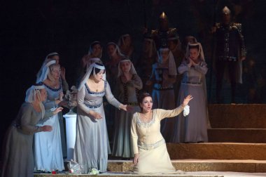 DNIPROPETROVSK, UKRAINE SEPTEMBER 26: Dnepropetrovsk Devlet Opera ve Bale Tiyatrosu üyeleri IOLANTA 'yı 26 Eylül 2013' te Ukrayna 'nın Dnipropetrovsk kentinde sahneledi.