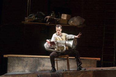 DNIPROPETROVSK, UKRAINE - 13 Şubat 2016: İntihar