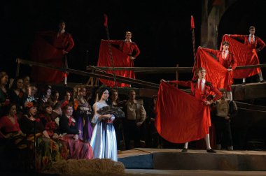 DNEPROPETROVSK, UKRAINE - 1 Haziran: Dnepropetrovsk Devlet Opera ve Bale Tiyatrosu üyeleri 1 Haziran 2014 'te Dnepropetrovsk, Ukrain' de CARMEN gösterisi yaptılar