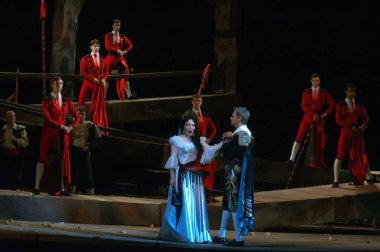 DNEPROPETROVSK, UKRAINE - 1 Haziran: Dnepropetrovsk Devlet Opera ve Bale Tiyatrosu üyeleri 1 Haziran 2014 'te Dnepropetrovsk, Ukrain' de CARMEN gösterisi yaptılar