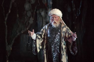DNIPROPETROVSK, UKRAINE SEPTEMBER 26: Dnepropetrovsk Devlet Opera ve Bale Tiyatrosu üyeleri IOLANTA 'yı 26 Eylül 2013' te Ukrayna 'nın Dnipropetrovsk kentinde sahneledi.
