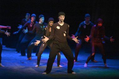 DNIPROPETROVSK, UKRAINI - 20 HAZİRAN: Dnepropetrovsk Gençlik Tiyatrosu Verim üyeleri 20 Ocak 2013 'te Dnepropetrovsk, Ukrayna' da 