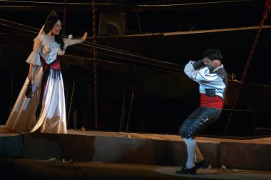 DNEPROPETROVSK, UKRAINE - 1 Haziran: Dnepropetrovsk Devlet Opera ve Bale Tiyatrosu üyeleri 1 Haziran 2014 'te Dnepropetrovsk, Ukrain' de CARMEN gösterisi yaptılar