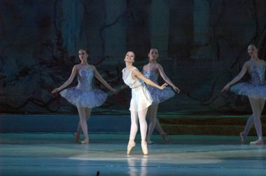 DNEPROPETROVSK, UKRAINE - FEBRUARY 8: Dnepropetrovsk Devlet Opera ve Bale Tiyatrosu üyeleri DON QUIXOTE 'yi 8 Şubat 2014' te Dnepropetrovsk, Ukrayna 'da sahneledi