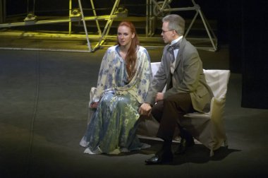 DNIPROPETROVSK, UKRAINE - 31 Mart: Dnepropetrovsk Gençlik Tiyatrosu üyeleri Verim, 31 Mart 2013 tarihinde Ukrayna 'nın Dnipropetrovsk kentinde martı sahneledi 