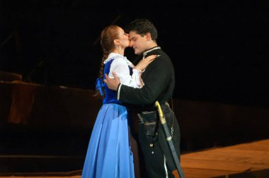 DNEPROPETROVSK, UKRAINE - 1 Haziran: Dnepropetrovsk Devlet Opera ve Bale Tiyatrosu üyeleri 1 Haziran 2014 'te Dnepropetrovsk, Ukrain' de CARMEN gösterisi yaptılar