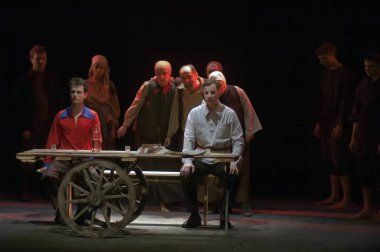 DNIPROPETROVSK, UKRAINE - FEBRUARY 24: Dnepropetrovsk Belediye Gençlik Tiyatrosu Üyeleri Verim 24 Şubat 2013 'te Dnipropetrovsk, Ukrayna' da 