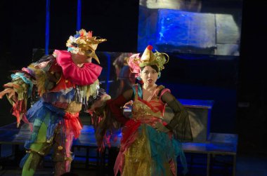 DNIPROPETROVSK, UKRAINE - 26 Mart 2016: Dnipropetrovsk Gençlik Tiyatrosu Küçük Sahnesi üyeleri tarafından ölüme kadar aşk gösterisi.