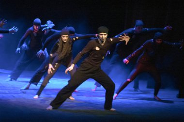 DNIPROPETROVSK, UKRAINI - 20 HAZİRAN: Dnepropetrovsk Gençlik Tiyatrosu Verim üyeleri 20 Ocak 2013 'te Dnepropetrovsk, Ukrayna' da 