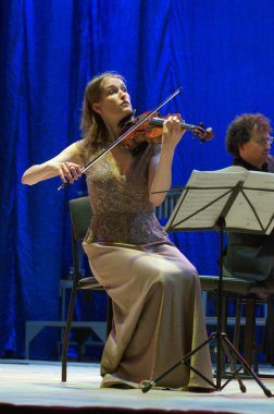 DNIPRO, UKRAINE - 26 Eylül 2016: Kemancı Henja Semmler - Kemancı