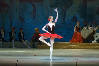 DNEPROPETROVSK, UKRAINE - FEBRUARY 8: Dnepropetrovsk Devlet Opera ve Bale Tiyatrosu üyeleri DON QUIXOTE 'yi 8 Şubat 2014' te Dnepropetrovsk, Ukrayna 'da sahneledi