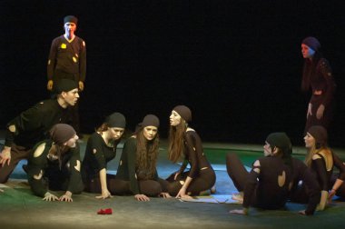 DNIPROPETROVSK, UKRAINI - 20 HAZİRAN: Dnepropetrovsk Gençlik Tiyatrosu Verim üyeleri 20 Ocak 2013 'te Dnepropetrovsk, Ukrayna' da 