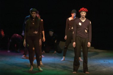 DNIPROPETROVSK, UKRAINI - 20 HAZİRAN: Dnepropetrovsk Gençlik Tiyatrosu Verim üyeleri 20 Ocak 2013 'te Dnepropetrovsk, Ukrayna' da 