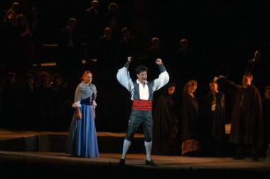 DNEPROPETROVSK, UKRAINE - 1 Haziran: Dnepropetrovsk Devlet Opera ve Bale Tiyatrosu üyeleri 1 Haziran 2014 'te Dnepropetrovsk, Ukrain' de CARMEN gösterisi yaptılar