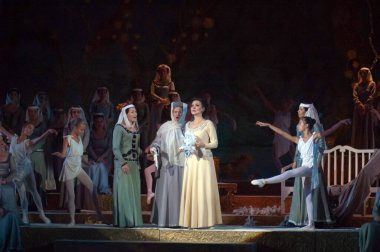 DNIPROPETROVSK, UKRAINE SEPTEMBER 26: Dnepropetrovsk Devlet Opera ve Bale Tiyatrosu üyeleri IOLANTA 'yı 26 Eylül 2013' te Ukrayna 'nın Dnipropetrovsk kentinde sahneledi.