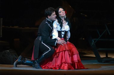 DNEPROPETROVSK, UKRAINE - 1 Haziran: Dnepropetrovsk Devlet Opera ve Bale Tiyatrosu üyeleri 1 Haziran 2014 'te Dnepropetrovsk, Ukrain' de CARMEN gösterisi yaptılar