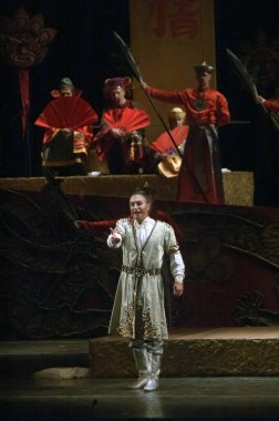 DNEPROPETROVSK, UKRAINE ECTOBER 26: Dnepropetrovsk Devlet Opera ve Bale Tiyatrosu üyeleri 26 Ekim 2013 'te Ukrayna' nın Dnepropetrovsk kentinde Puccini operasını sahnelediler.