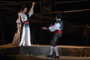 DNEPROPETROVSK, UKRAINE - 1 Haziran: Dnepropetrovsk Devlet Opera ve Bale Tiyatrosu üyeleri 1 Haziran 2014 'te Dnepropetrovsk, Ukrain' de CARMEN gösterisi yaptılar