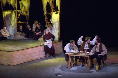  DNIPROPETROVSK, UKRAINE - FABRUARY 21: Dnipropetrovsk Gençlik Tiyatrosu Üyeleri VERIM 21 Şubat 2015 tarihinde DULCINEA TOBOSSKAYA 'yı Dnipropetrovsk, Ukrayna' da sahneledi