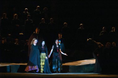 DNEPROPETROVSK, UKRAINE - 1 Haziran: Dnepropetrovsk Devlet Opera ve Bale Tiyatrosu üyeleri 1 Haziran 2014 'te Dnepropetrovsk, Ukrain' de CARMEN gösterisi yaptılar