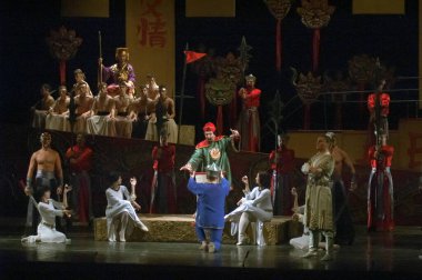 DNEPROPETROVSK, UKRAINE ECTOBER 26: Dnepropetrovsk Devlet Opera ve Bale Tiyatrosu üyeleri 26 Ekim 2013 'te Ukrayna' nın Dnepropetrovsk kentinde Puccini operasını sahnelediler.