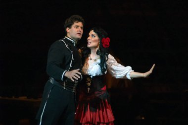 DNEPROPETROVSK, UKRAINE - 1 Haziran: Dnepropetrovsk Devlet Opera ve Bale Tiyatrosu üyeleri 1 Haziran 2014 'te Dnepropetrovsk, Ukrain' de CARMEN gösterisi yaptılar