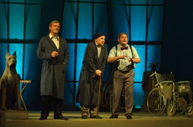 DNIPROPETROVSK, UKRAINE - 4 Haziran: Dnepropetrovsk Devlet Tiyatrosu Üyeleri 4 Haziran 2015 tarihinde Dnipropetrovsk, Ukrayna 'da Rüzgâr' ı sahneledi