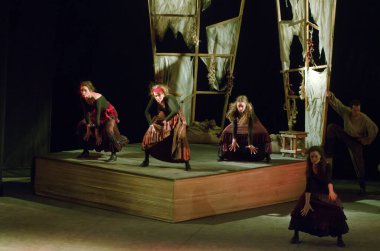  DNIPROPETROVSK, UKRAINE - FABRUARY 21: Dnipropetrovsk Gençlik Tiyatrosu Üyeleri VERIM 21 Şubat 2015 tarihinde DULCINEA TOBOSSKAYA 'yı Dnipropetrovsk, Ukrayna' da sahneledi