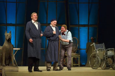 DNIPROPETROVSK, UKRAINE - 4 Haziran: Dnepropetrovsk Devlet Tiyatrosu Üyeleri 4 Haziran 2015 tarihinde Dnipropetrovsk, Ukrayna 'da Rüzgâr' ı sahneledi