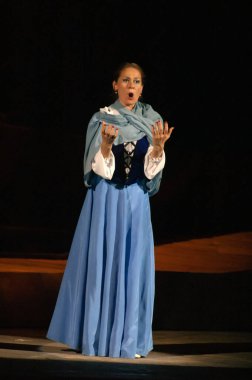 DNEPROPETROVSK, UKRAINE - 1 Haziran: Dnepropetrovsk Devlet Opera ve Bale Tiyatrosu üyeleri 1 Haziran 2014 'te Dnepropetrovsk, Ukrain' de CARMEN gösterisi yaptılar