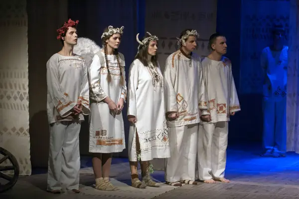 Dnepropetrovsk Ucrania Diciembre Miembros Del Teatro Juvenil Dnepropetrovsk Verim Interpretan — Foto de Stock