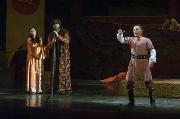 Dnepropetrovsk Ukraine Październik Członkowie Dniepropietrowskiego Teatru Opery Baletu Wystawiają Operę — Zdjęcie stockowe