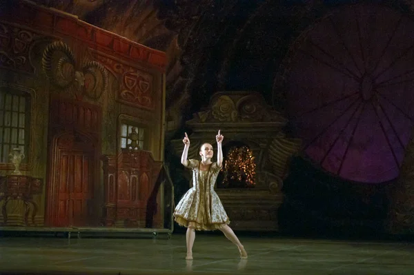 Dnepropetrovsk Ukraine Δεκεμβριου Μέλη Του Kyiv Modern Ballet Ερμηνεύουν Nutcracer — Φωτογραφία Αρχείου