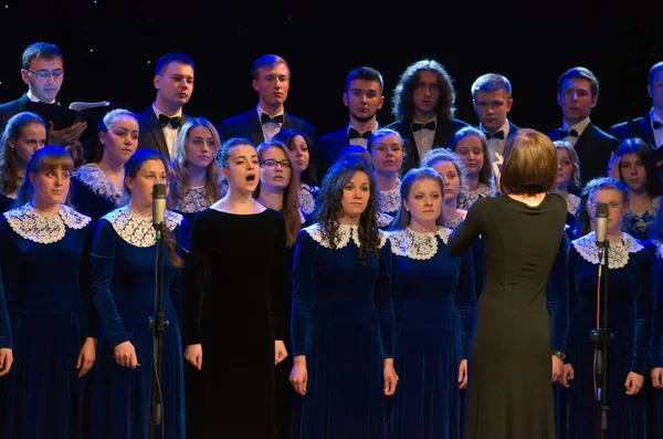 Dnipropetrovsk Ukraine Mei Leden Van Het Conservatorium Koor Treden Het — Stockfoto