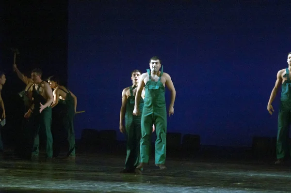 Dnepropetrovsk Ukraine 3月9日 ウクライナ ドネプロペトロフスク州立歌劇場とバレエ劇場のメンバーが2014年3月9日にウクライナ ドネプロペトロフスクでZakulisieを上演 — ストック写真